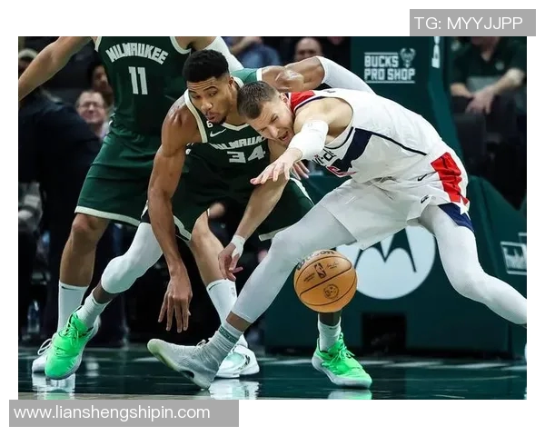 NBA自由球员市场风云：密尔沃基雄鹿队引援策略与比尔签约受挫
